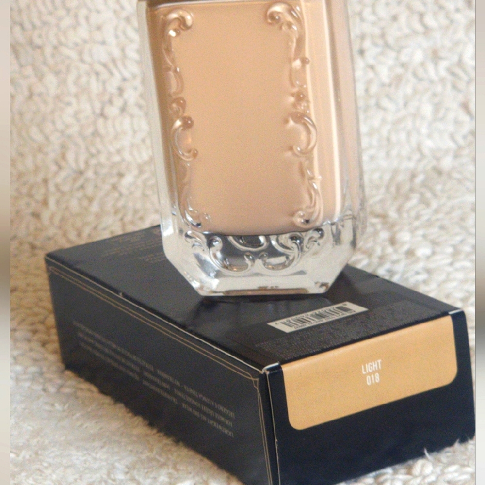 KVD Good Apple foundation light 018 - Picture 8 of 8